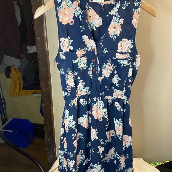 Summer dress - Picture 4 of 7